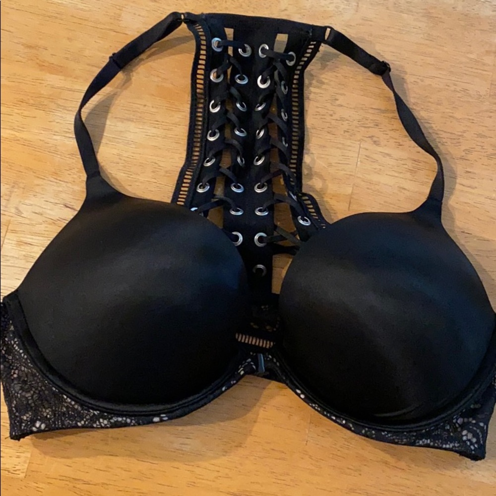 VS grommet detail bra